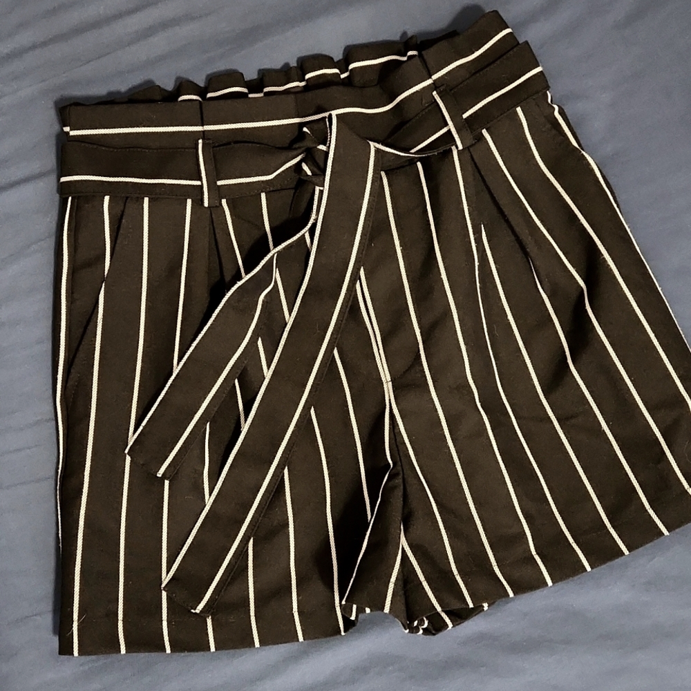 FOREVER 21 Striped Dress Shorts Black/White Size XS